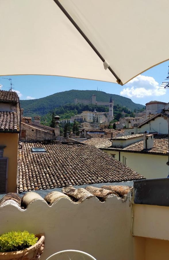 Appartamento Sotto i tetti del borgo Spoleto Esterno foto