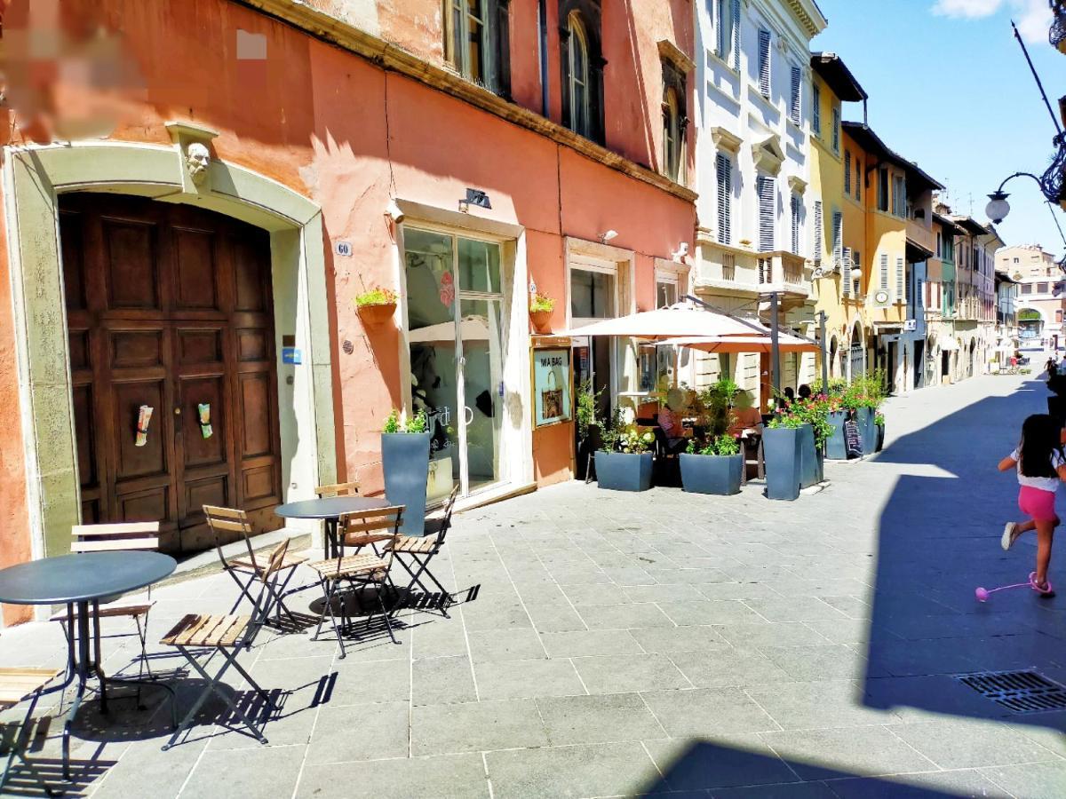 Appartamento Sotto i tetti del borgo Spoleto Esterno foto