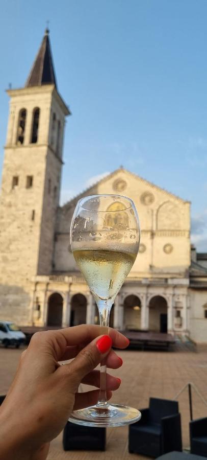 Appartamento Sotto i tetti del borgo Spoleto Esterno foto