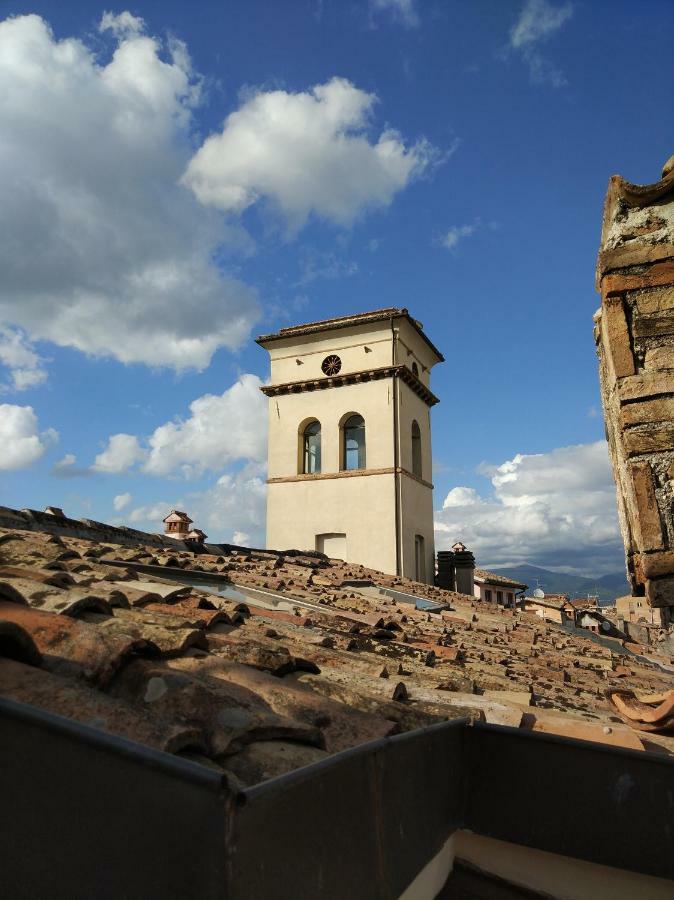 Appartamento Sotto i tetti del borgo Spoleto Esterno foto