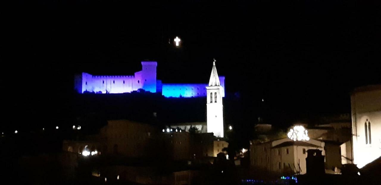 Appartamento Sotto i tetti del borgo Spoleto Esterno foto
