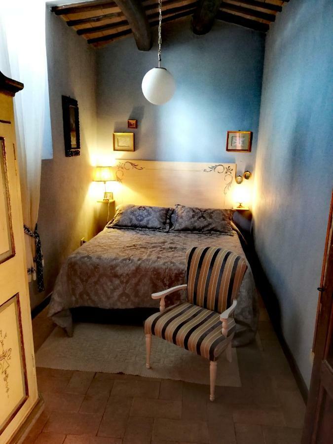 Appartamento Sotto i tetti del borgo Spoleto Esterno foto