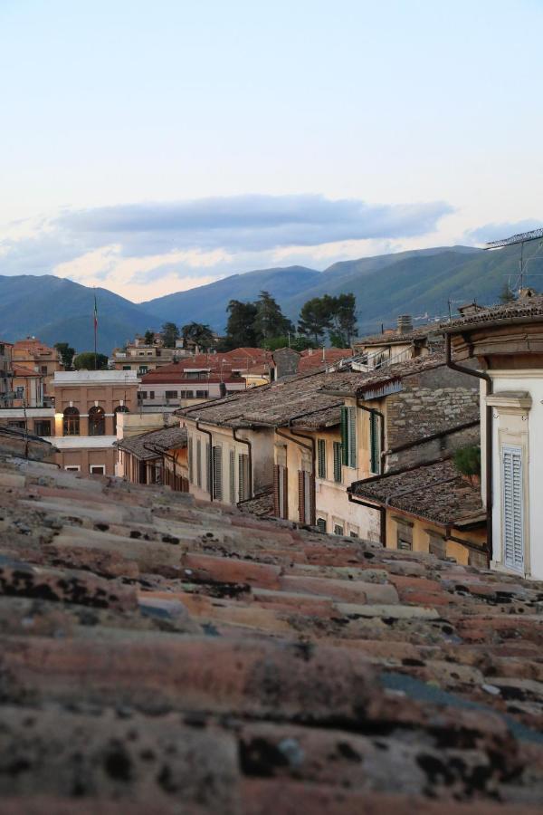 Appartamento Sotto i tetti del borgo Spoleto Esterno foto