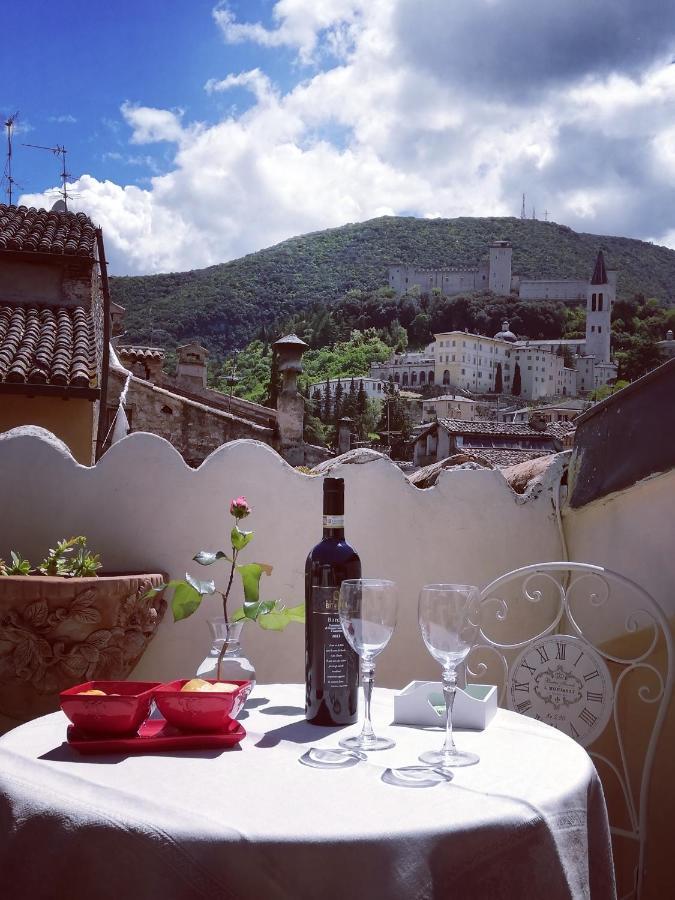 Appartamento Sotto i tetti del borgo Spoleto Esterno foto